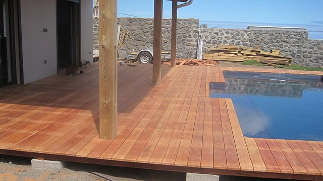 Caillebotis en bois Cumaru à La Réunion